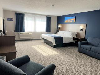 Hilltop Inn & Suites - Grove - 5