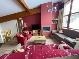 Confort et espace pour cet appartement Duplex de 100 m2 avec Grand Sejour expose Sud avec Cheminee, 4 chambres , Acces Direct aux Pistes de Ski et au Golf dans la residence Edenarc avec Piscine, Jacuzzi et Spa - Bourg-Saint-Maurice - 0