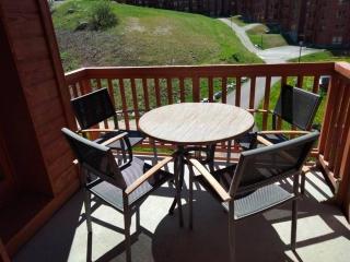 Confort et espace pour cet appartement Duplex de 100 m2 avec Grand Sejour expose Sud avec Cheminee, 4 chambres , Acces Direct aux Pistes de Ski et au Golf dans la residence Edenarc avec Piscine, Jacuzzi et Spa - Bourg-Saint-Maurice - 2
