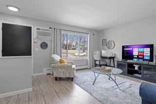 Bright & Comfy 1 Bedroom Flat - Hollywood Suites - Mount Clemens - 6