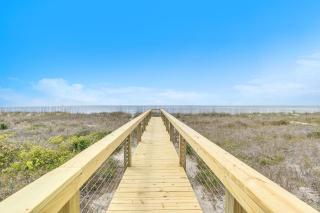 The Beach House by Oak Island Accommodations - 7