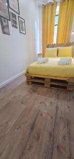 S.Soares Yellow Beato - Lisboa - 1