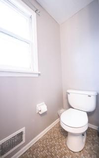 Cheerful home with free parking and WiFi - 3