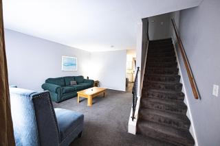 Cheerful home with free parking and WiFi - 2