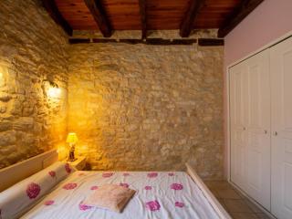 Maison en pierres avec jardin clos, proche grotte de Tourtoirac, équipements bébé, animaux acceptés. - FR-1-616-280 - 3