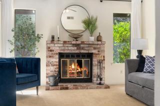 Delightful Home w Fireplace Patio Fire Pit - Roseville - 7