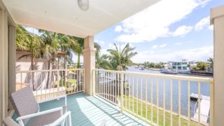 Air Conditioned Pet Friendly Canal Home With Wifi - Banksia Beach - 0