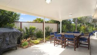 Pet Friendly Home Away From Home - Banksia Beach - 1