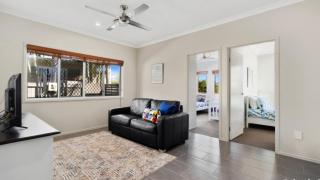 Think Luxury and Elegance - Pets Welcome - Banksia Beach - 3