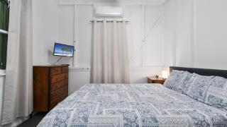 Tidal Dreams - Absolute Beachfront Cottage - Bongaree - 2