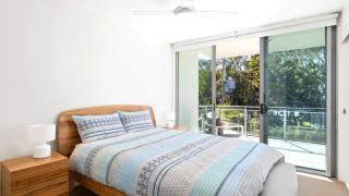 Large Modern Unit With Lift & Pool - 2