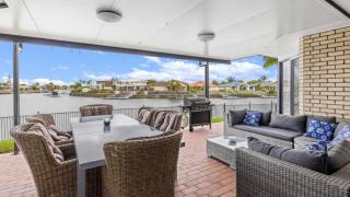 Tranquil Canal Front Holiday House - Banksia Beach - 9