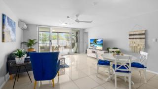 Water Views With A Splash Of Luxury - Bongaree - 9