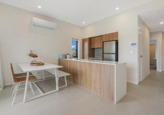 2 Bed, 2 Bath Ocean View Apt! Parking, 250m to Beach - 8