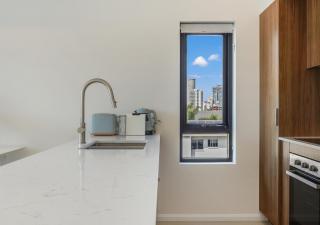 2 Bed Ocean View Apt, Parking, WiFi! 250m to Beach - Gold Coast - 4