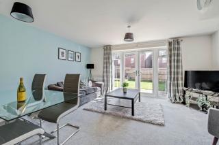 Beautiful and comfortable home away from home with free parking, fast wifi and white crisp hotel standard linen hosted by Our Home Short Stays - Northampton - 8