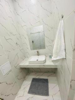 Жк Арман двухкомнатная квартира в центре города/ Zhk Arman one-bedroom apartment in the city center - 1