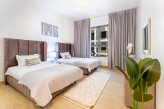 Stunning 2BR Apartment in Port De La Mer - Dubai - 1