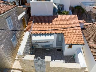 LITTLE YARD - HYDRA DREAM HOUSES - 1