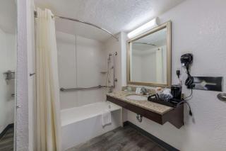 Quality Inn & Suites Airport - Charlotte - 3