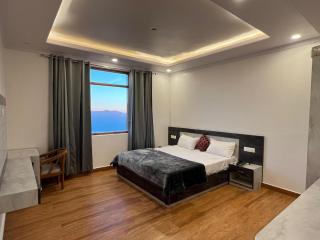 Fantastic Three Bedroom Apartment - 7