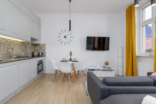 Sunny & Cozy Studio Morska City Centre by Noclegi Renters - Darłowo - 4