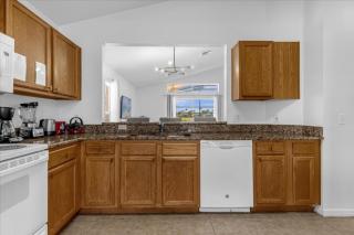 3 Bedrooms 2 Bathrooms Lake Berkley 1076 Lb - 4