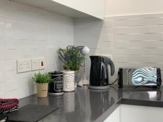 Glabur Stays - The Luxurious 3 BDR - Cozy apt Newly Renovated, Nicosia City - Ayios Dhometios - 2