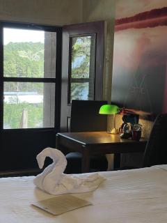 Mountain Harbor Queen Guest Room on Lake Ouachita - 4