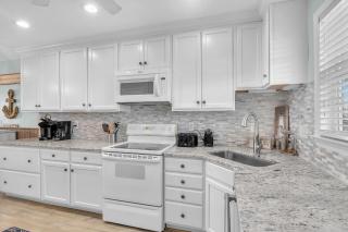 Sherrys Paradise by Oak Island Accommodations - Oak Island - 9
