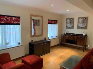 2-Bedroom Cottage with 2 Ensuites - Sleeps 6 Wifi - 3