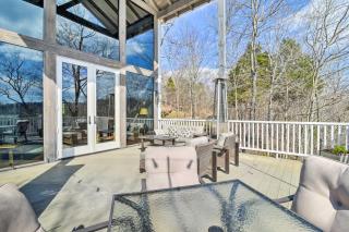 Lakefront Lewisburg Vacation Rental with Deck! - Lewisburg - 2
