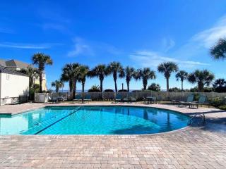 Summer House 109 - Beach and Pool Walkout - 30 Seconds to Sand - Isle of Palms - 4