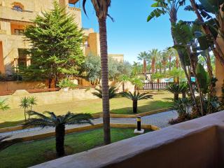 APARTAMENTO DOS DORMITORIOS BAJO, VISTAS PISCINA - Isla Canela - 0