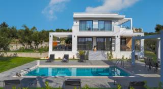 Johnny's White Luxury Villa - 9
