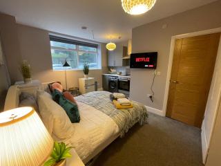Lovely 1 bed Studio Apartment - - 5