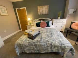 Lovely 1 bed Studio Apartment - - 4