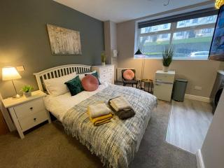 Lovely 1 bed Studio Apartment - - 2
