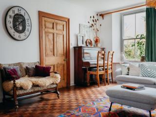 Enchanted Rose Garden House - 5