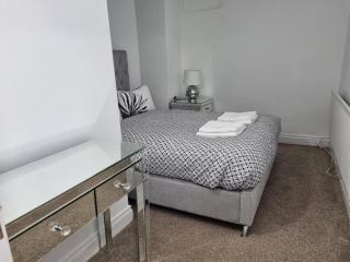 Quantock Lodge Vicarage 1 - Rochester - 3