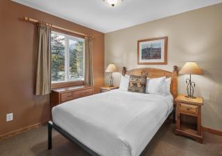 Patricia Lake Bungalows - 4