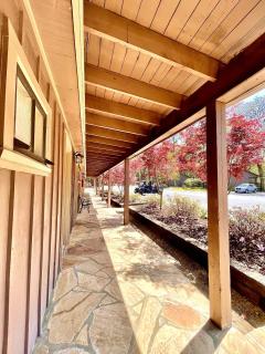 Mountain Harbor Queen Guest Room on Lake Ouachita - Mount Ida - 2