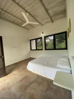 Extraordinaria casa con piscina y pura naturaleza Honda - 1