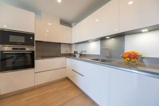Brand New Luxury 1 Bed 2 Bath Apartment - SPA & Pool - 4