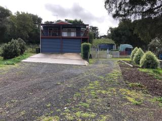 Lake and Sea Retreat - Loch Sport - 9