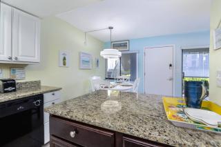 Pineapple Cove Walk to Beach - Sarasota - 7