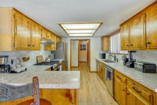 2 Mi to Snow Summit Skiing Big Bear Cabin with Deck - 3