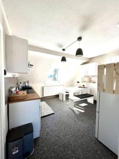 Duisburg FeelHome, Flughafen nah,2-Schlafzimmer, Badewanne, Zentral, WiFi, Top Floor - 2