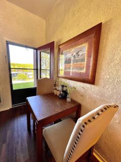 Mountain Harbor Queen Guest Room on Lake Ouachita - Mount Ida - 5