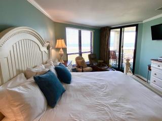 Summer House 202 - 3BR Oceanfront Condo! View! - Isle of Palms - 6